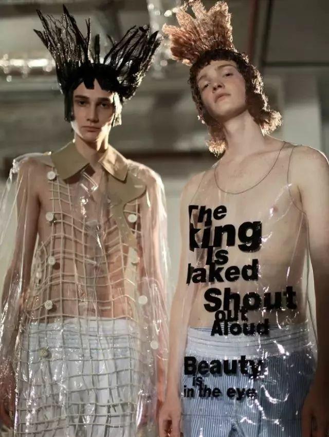 范冰冰裹塑料出街,多年后,我们的衣服将变成"透明"的!