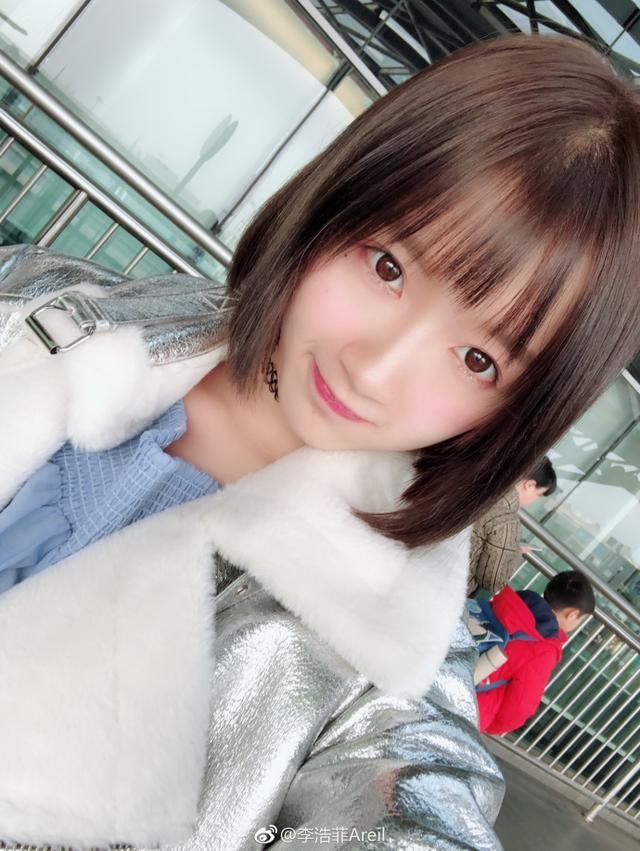 她18岁成快本新晋女主持,长相清纯可爱却招黑,网友纷纷想念娜姐