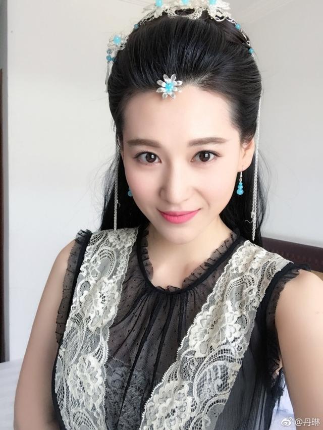她曾是宋丹丹的女儿十年过去越长越美出道14年却不温不火