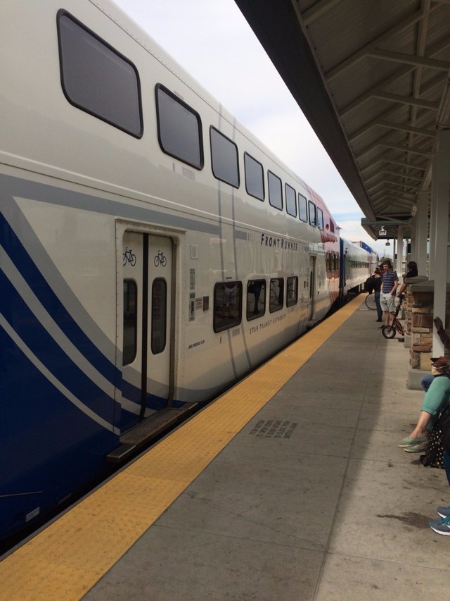 今天,我们就来看看是不是真的有那么好这是美国的火车站台,也并不是