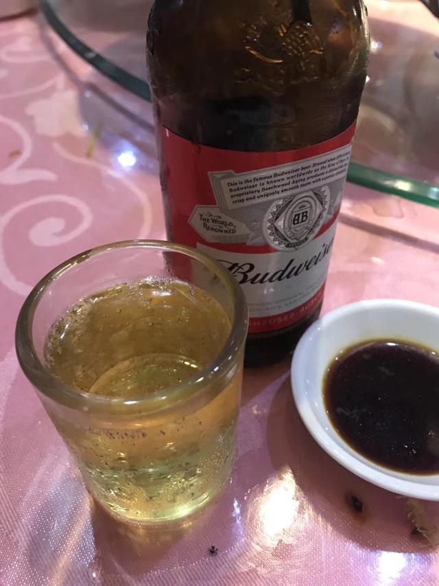 朋友宵夜一起小酌有刀鱼海蜇虾这些酒菜共花了500元