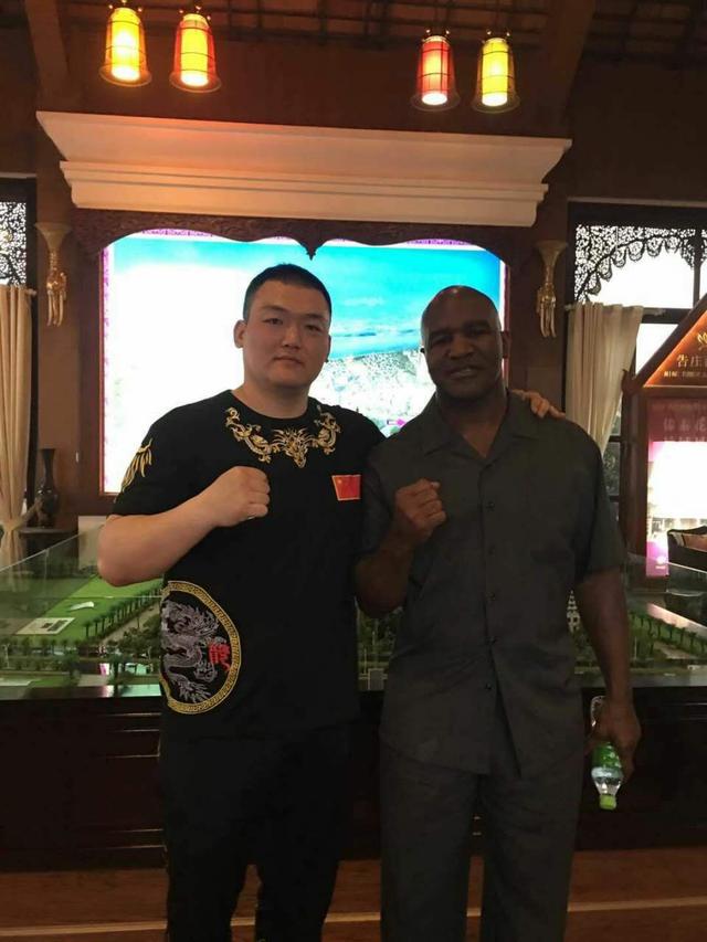 张君龙横扫世界双冠王,对手排名远超重量级拳王