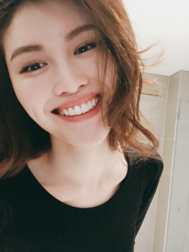 何穗笑容温暖如阳光牙齿白到简直会发光
