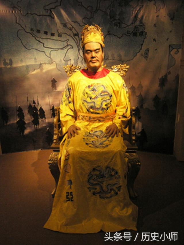 随后,陈友谅成为百万讨元义军中的一员,后来靠谋杀上司倪文俊获取了