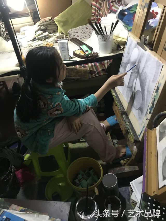 想考美院的孩子家长注意了:孩子多大学习素描