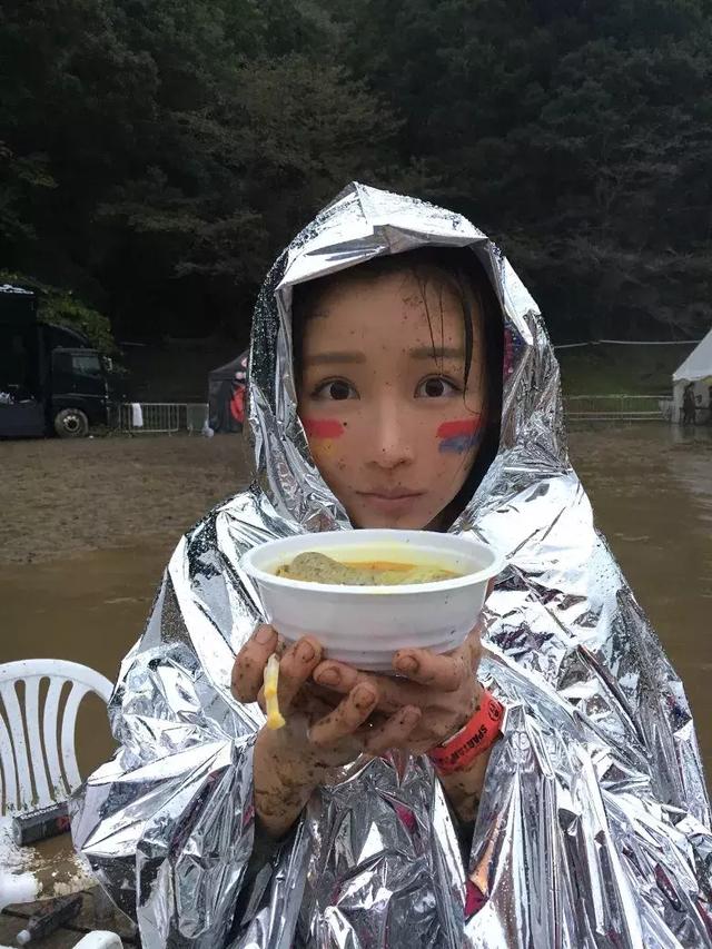 她多次被网友质疑整容 发三张照片力证纯天然|简淑儿|整容|质疑_新浪