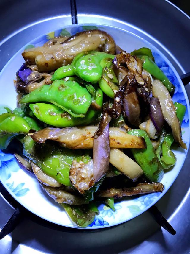 教你10分钟做出油少健康的油淋茄子vs辣椒