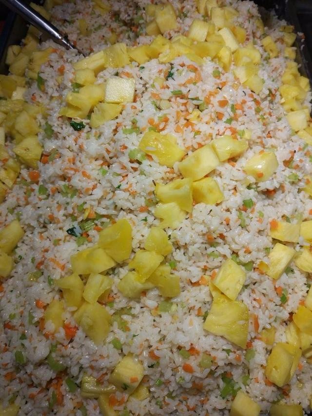 学校食堂的厨师真牛,这菜品的搭配真是太奇葩了,一般人想不出来_新浪