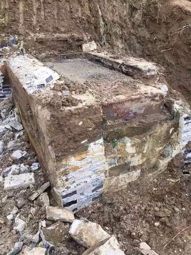 民间考古队欣喜地炸开李鸿章的墓,眼前的一幕却让他们大失所望!