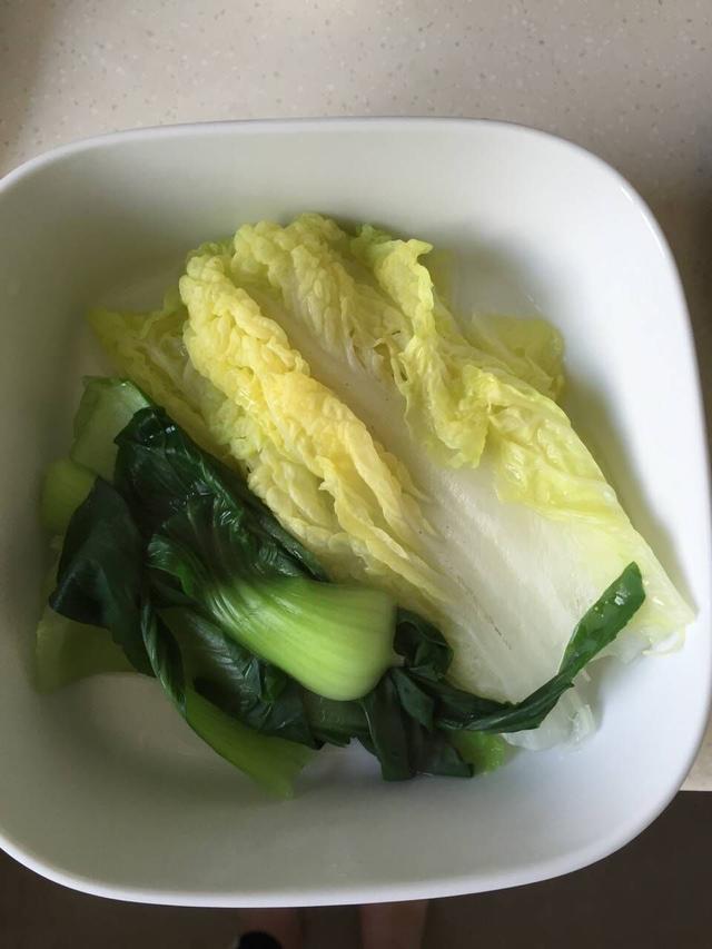 一盆"水煮青菜"就是女明星的美食,网友感叹:真心吃不下去!