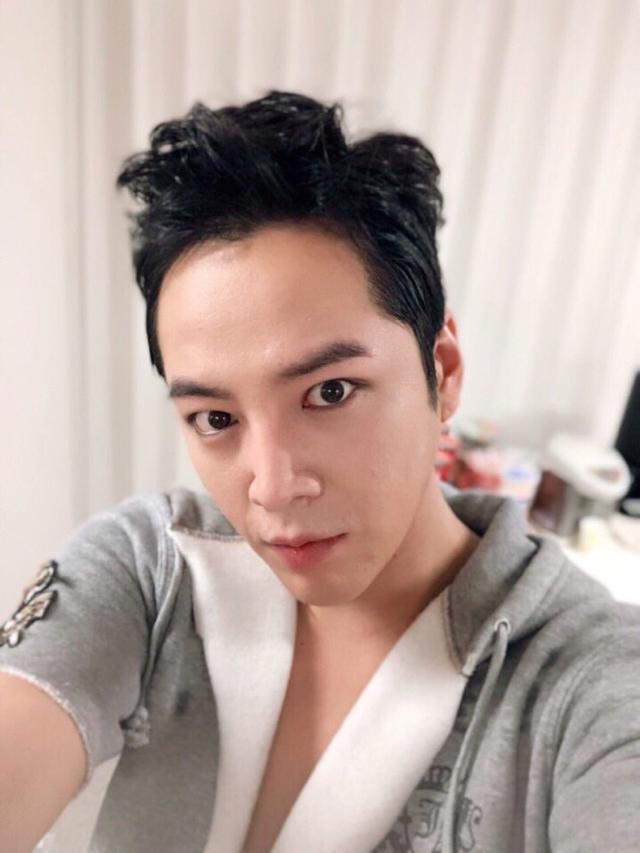 发福后的张根硕首发自拍,沉静已久重回颜值巅峰,网友们难以置信