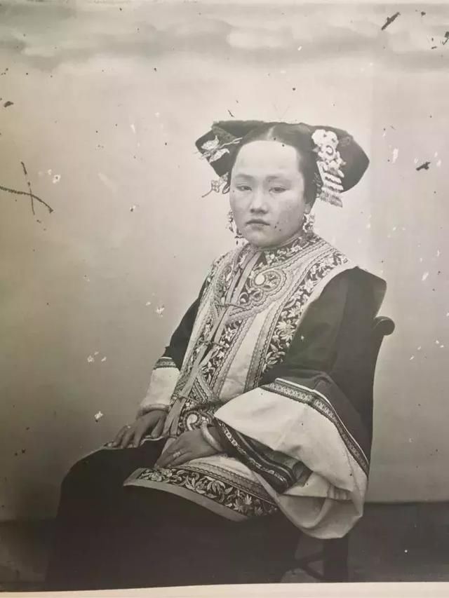 你说说,为什么清朝老照片上面的嫔妃那么"丑"?|鸦片|照相|老照片_新浪