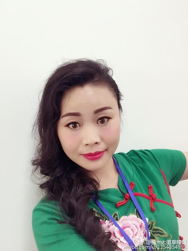 草帽姐开豪车炫富被骂忘本?她终于怒了:豪车不是我的!