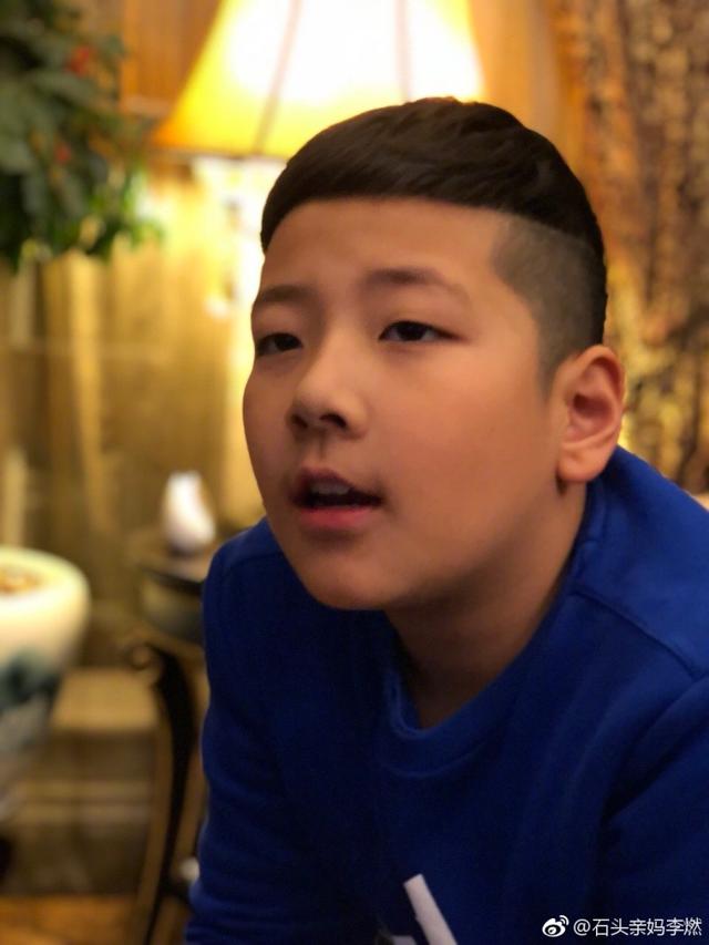 郭涛儿子石头长大了 越来越像郭涛
