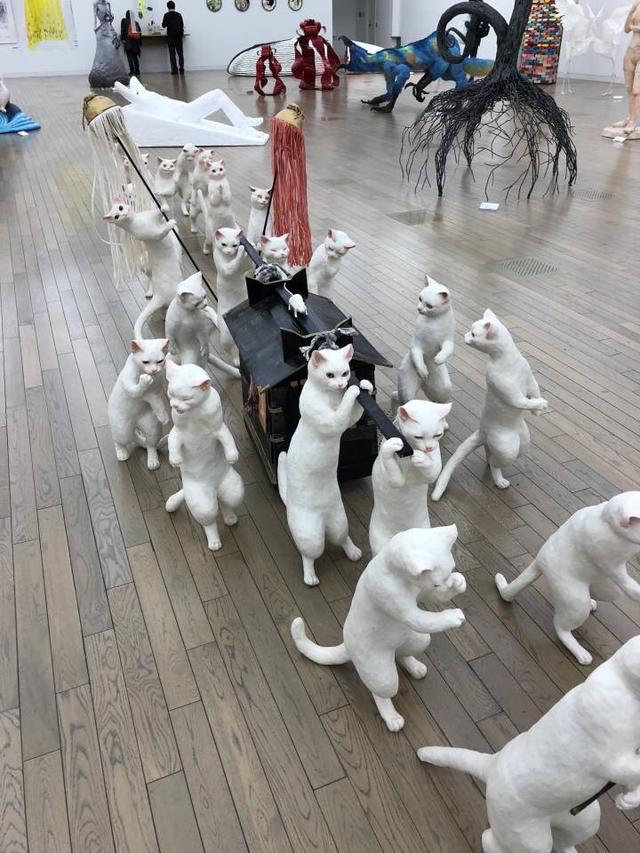 "太可爱了吧,有点像动漫《猫的报恩》""轿子里装的是老鼠?