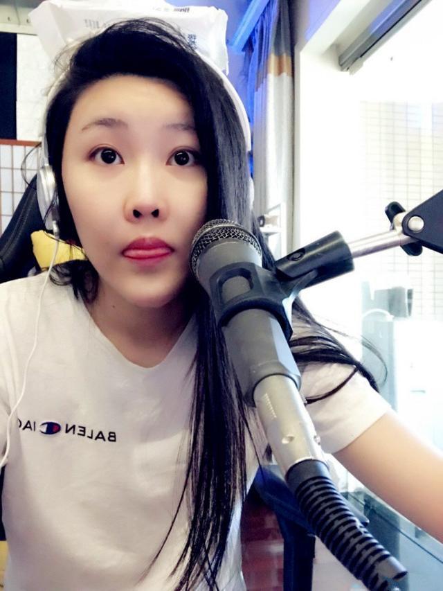 lol阿怡玩了一晚都没吃到鸡,男粉丝心疼:好憔悴