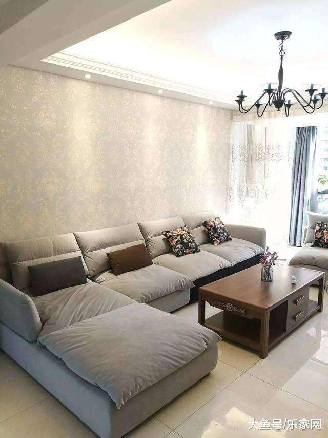 去同事的新家参观,还是头一次见把冰箱放这里的,真是干净大气