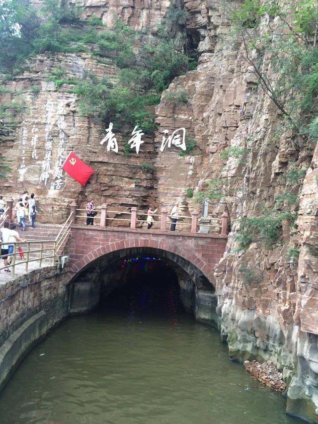 历经10年7万人削平1250座山头修了一条救命人工天河,今成5a美景