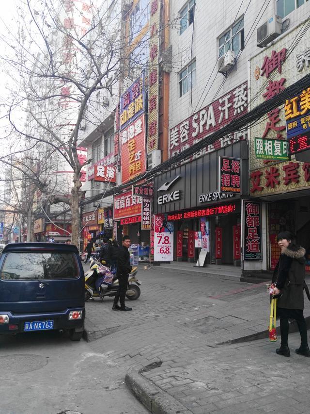 鱼化寨, 西安最大城中村, 人口数十万, 村内繁华超乎想象