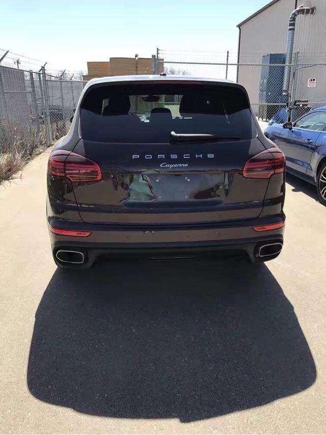 郑州惊现首台2018款保时捷卡宴, 高逼格车尾设计亮瞎