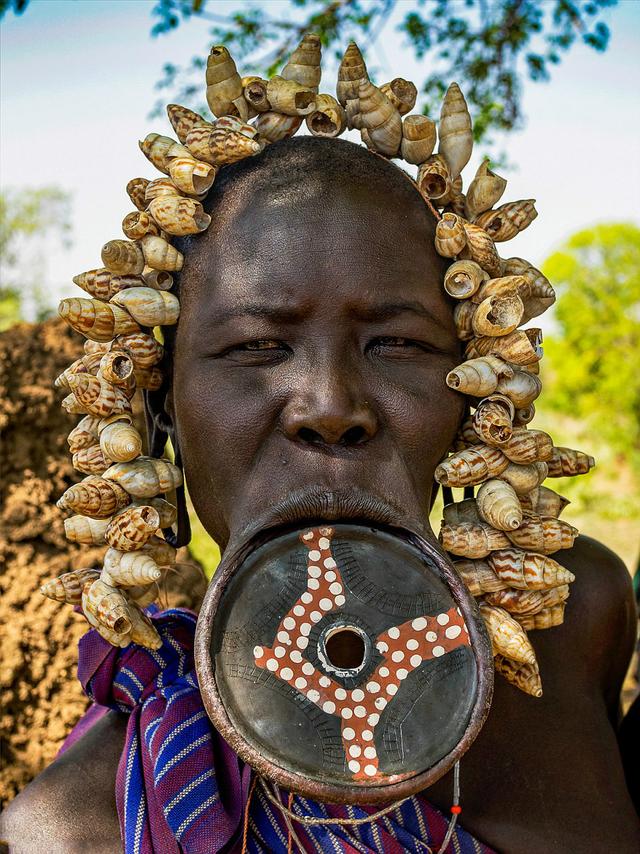 知道赚钱的非洲原始部落拍照收费一次一元