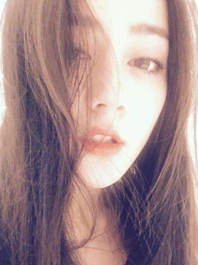 杨幂赵丽颖范冰冰玩半脸自拍,谁的自拍姿势最经典?