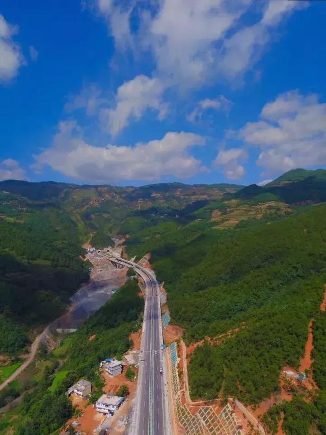 一大波"艳照"曝光g356线昭阳区烟堆山至鲁甸新街公路(简称大山包一级