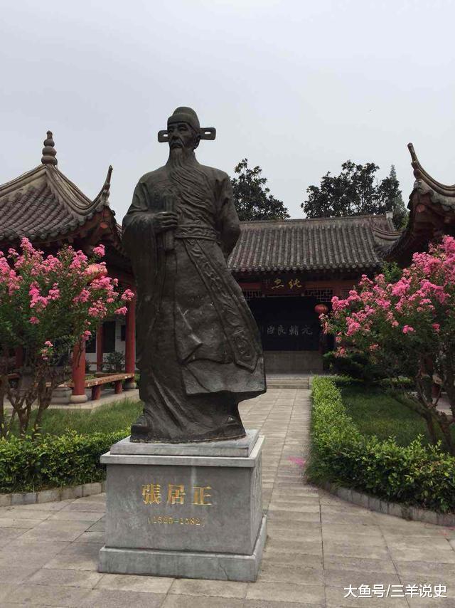 既会为百姓遮风挡雨, 也会为自己中饱私囊, 他是好官还是好官?