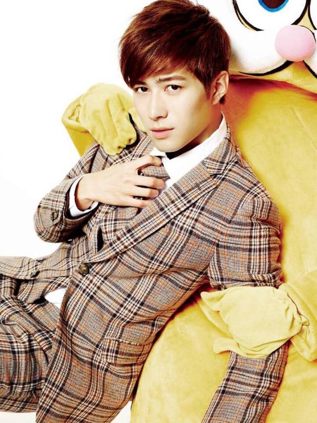 90后人气男明星微博粉丝排行榜近日揭晓,鹿晗