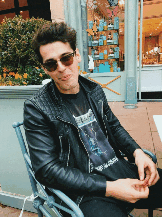 看着也相对的严肃,也因为这样被称之为国字脸