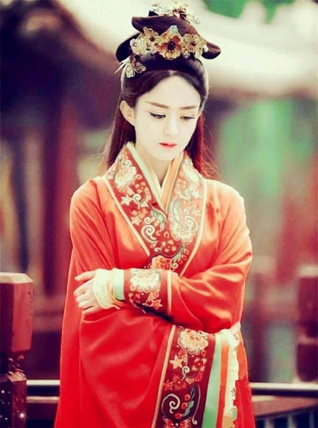 看赵丽颖的合成图就知道,什么才是女主脸~