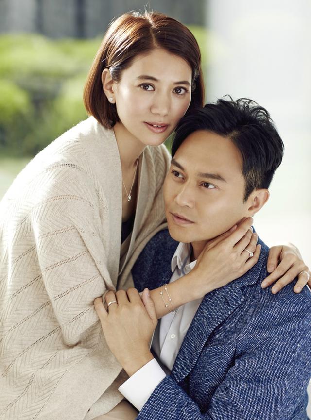 然后当所有人都觉得这样脾气的袁咏仪无法容忍的时候,张智霖却毅然