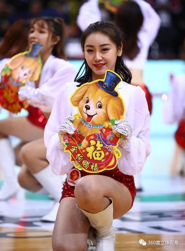 cba篮球宝贝扭动小蛮腰,俏皮模样招人喜欢!