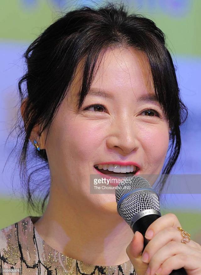 46岁李英爱颜值回春像30岁,但我国这些女星保养更厉害