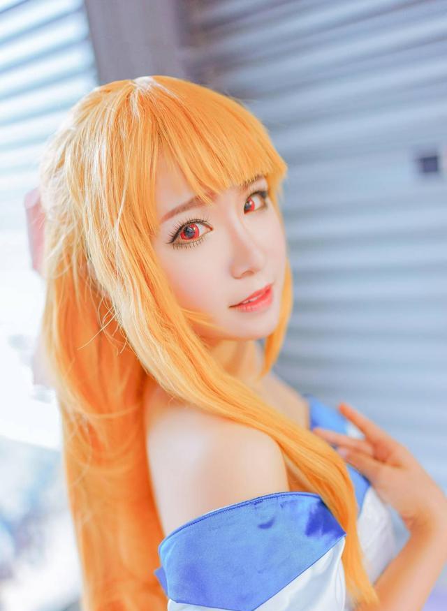 天使与龙的轮舞——安琪莉洁cos_新浪新闻