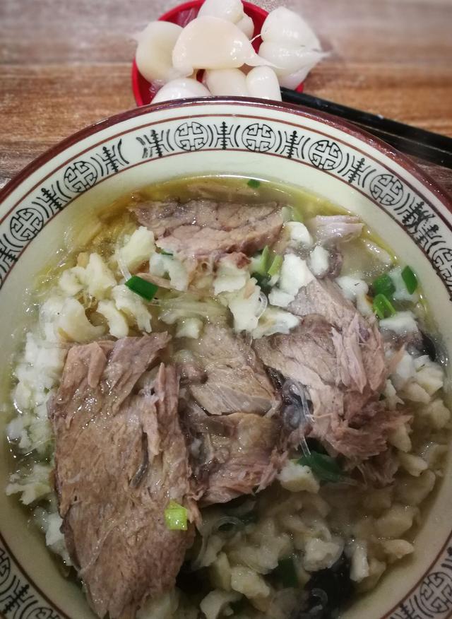 驰名全国的西安牛羊肉泡馍,街头小店原来是这样做的