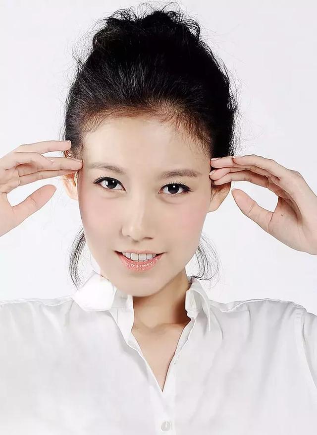 她撞脸高圆圆,与胡歌,靳东关系神秘,出道10余年却一直不红!