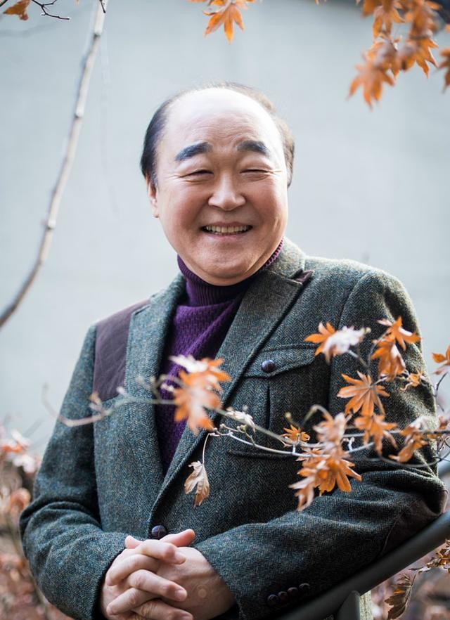 韩国男演员张光接受专访慈眉善目秃顶抢镜