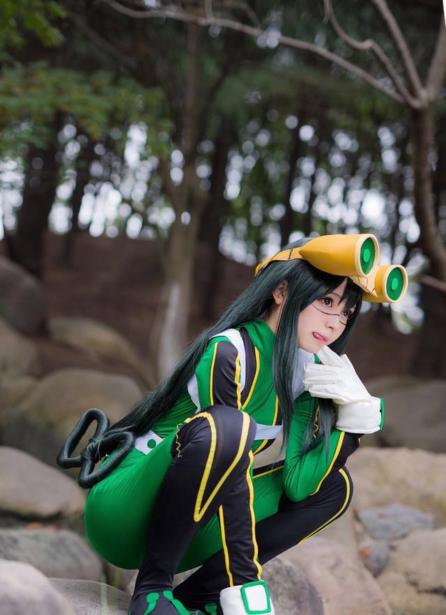 我的英雄学院蛙吹梅雨cos组图 紧身服好身材展露无遗