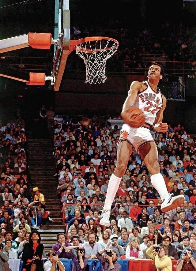 首届扣篮王!小南斯比他爹差的太多 看看骑士凭什么退役他的球衣