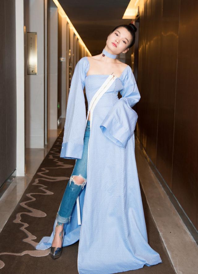 鬼马才女苏运莹终于美了一回深v长裙67太性感踩恨天高成女神