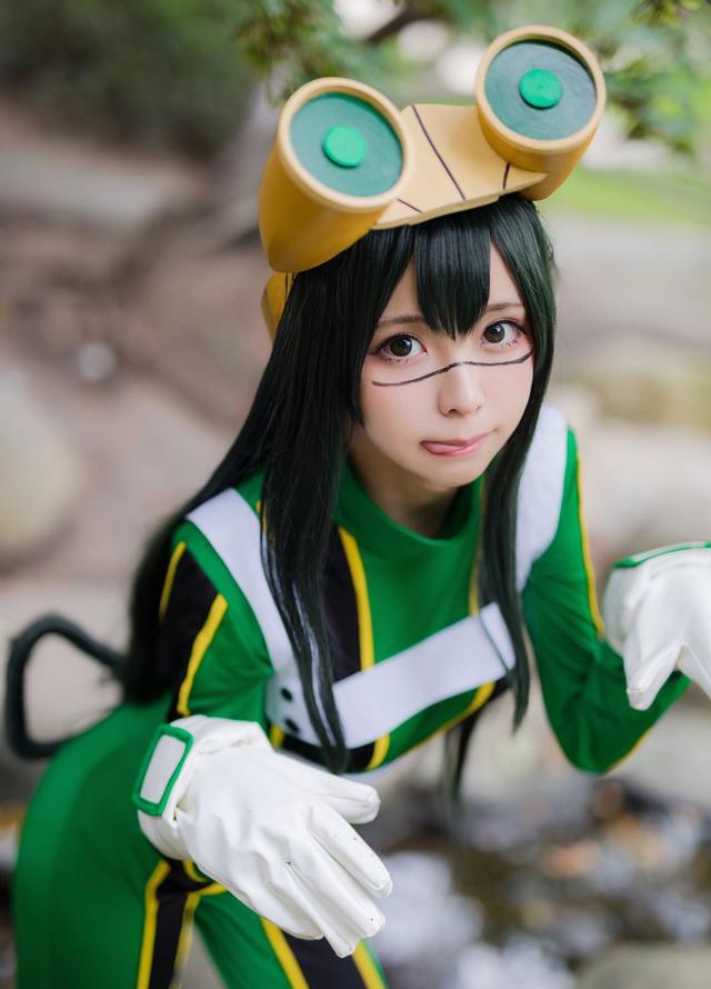 我的英雄学院蛙吹梅雨cos组图 紧身服好身材展露无遗
