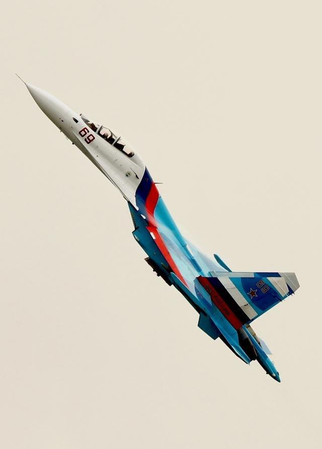 红色铁翼! 荣耀的苏27侧卫家族! 个人心目中最美战机!|战机|消息报|空