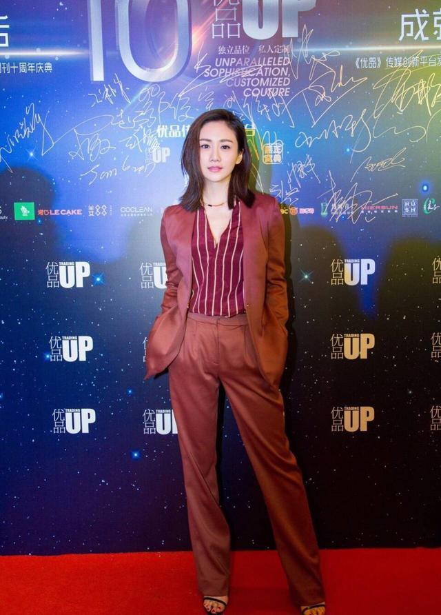 刘芸凹起西装,直接能撩妹了,跟着她穿,咱也能拿下男神