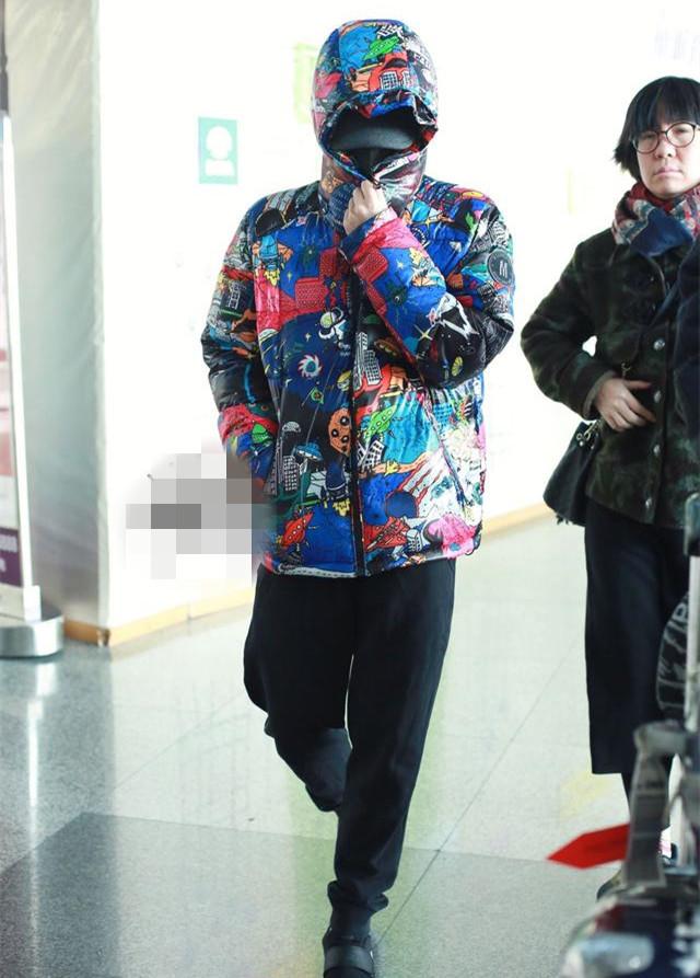 华晨宇又穿这件羽绒服到底是有多爱