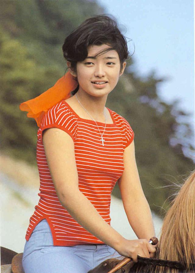 59岁山口百惠和丈夫三浦友和现身东京,女神也老了也是女神