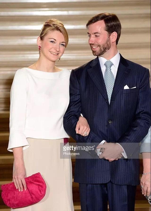 今天聊聊卢森堡王储妃斯蒂芬妮,她出身高贵是比利时的女伯爵.