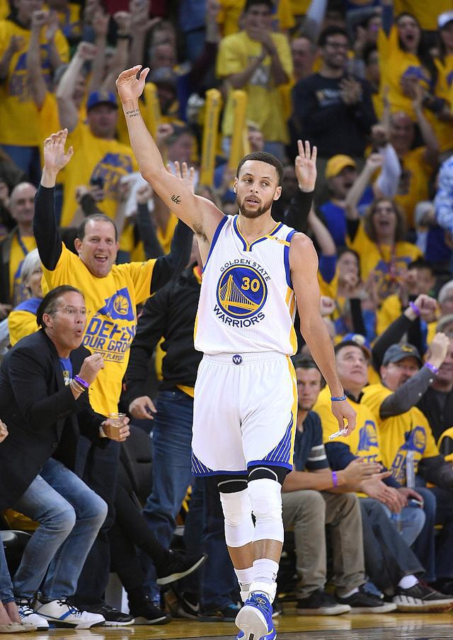 熟悉式丢人!垫脚算啥?这一动作库里都羞愧难当