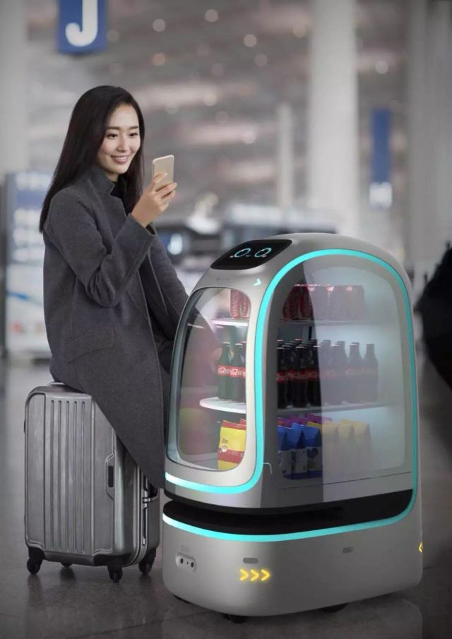 云迹科技发布中国第一个货郎(巡游售货)机器人