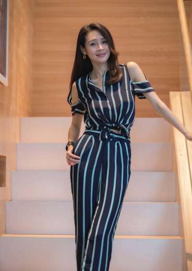 因饰演"伍月"被大众所熟知,她的坚强与个性,被网民封为"贵姐"